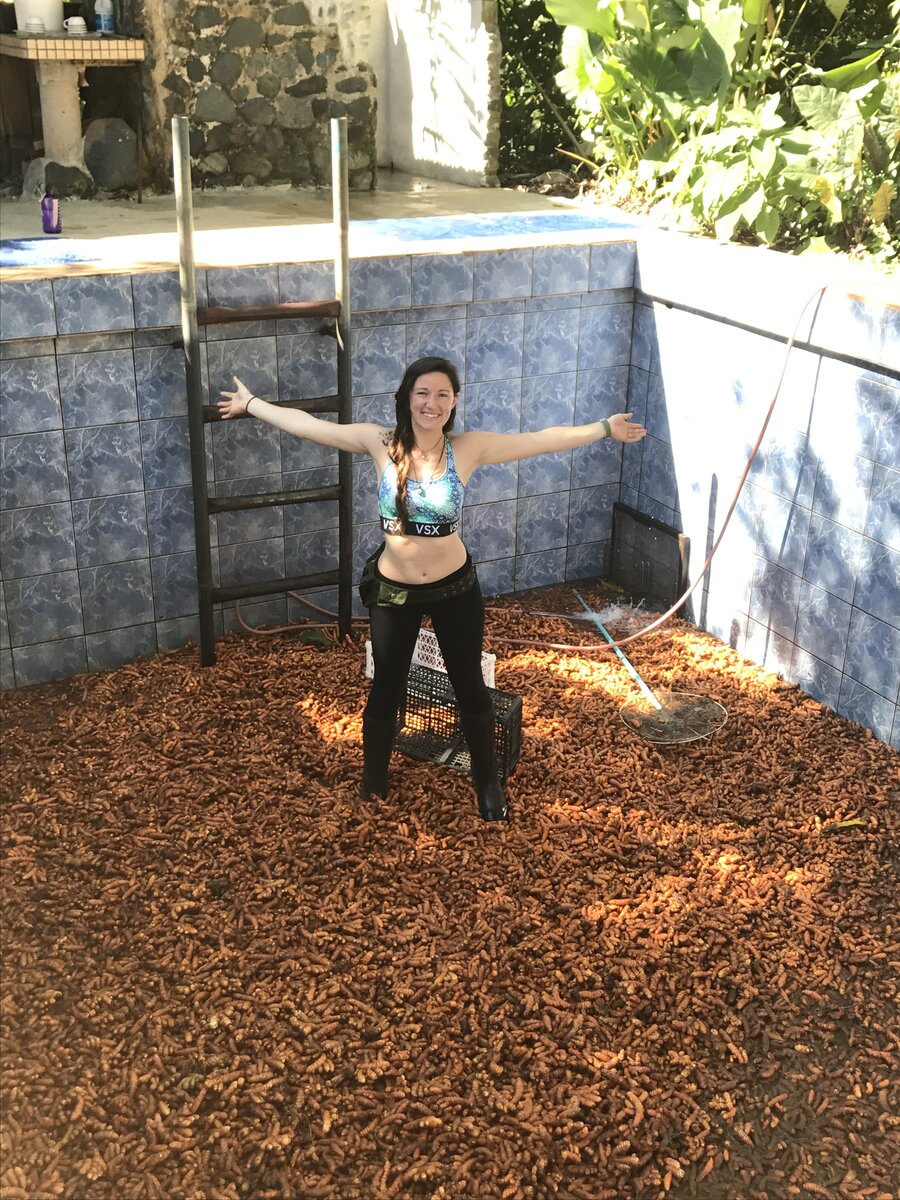 Taya with a massive turmeric harvest at Verde Energia, Costa Rica